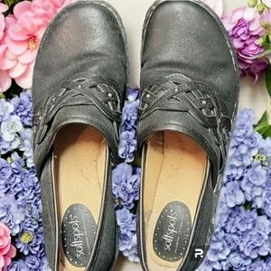 Softspots leather Clogs Woman's Size 10 in excellent condition.